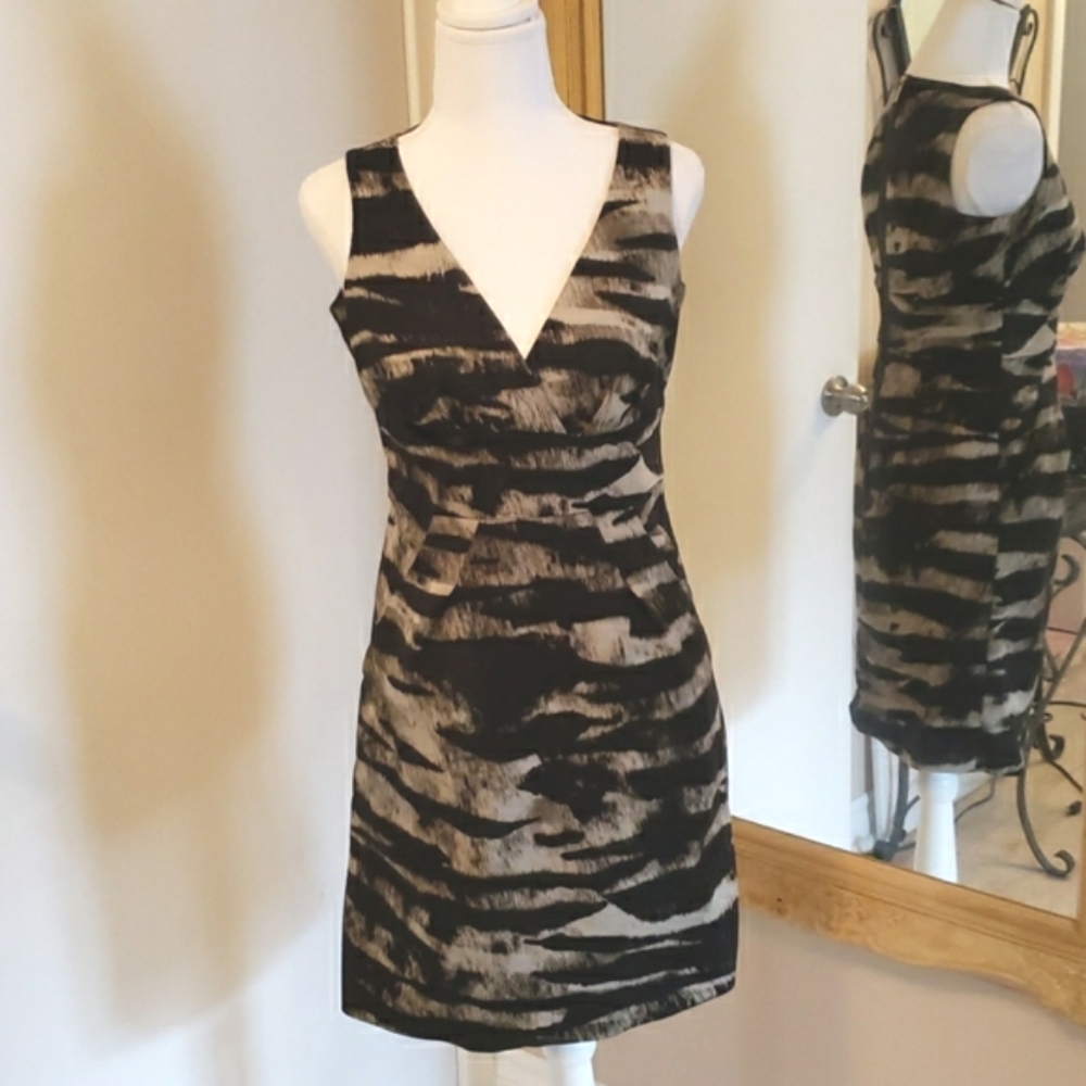 Michael Kors V-neck Sleeveless Dress 2 EUC